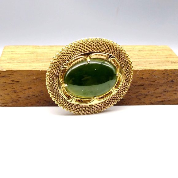 Nephrite Stone Oval Cabochon Brooch in Oval Mesh Frame, Classic - Picture 2 of 4
